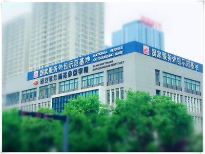 學(xué)生就業(yè)的夢(mèng)工廠(chǎng) 產(chǎn)業(yè)發(fā)展的助推器 軟件外包服務(wù)的雙重角色